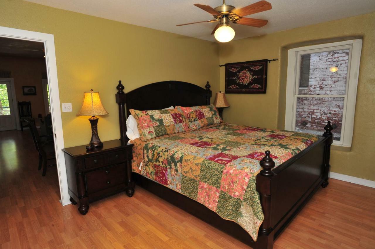 Schmitz Bed & Breakfast New Braunfels Exterior photo